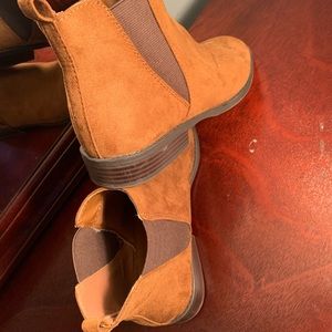 chelsea boots 6.5 Men’s 8 Womens